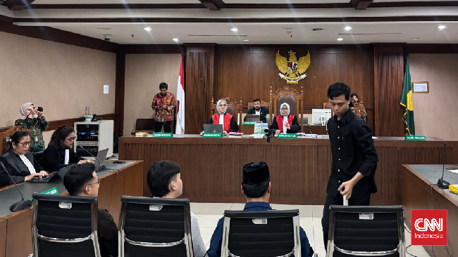 Majelis hakim PN Jakarta Pusat menolak penangguhan penahanan empat terdakwa kasus dugaan penghasutan seputar demonstrasi bulan Agustus yang berujung kerusuhan.