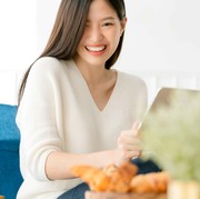 5 Makanan yang Bantu Kencangkan Kulit Wajah di Usia 40-an