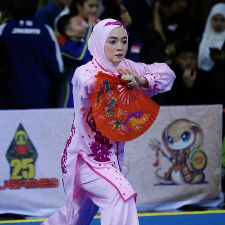 <p>Pengalaman perdana itu dibagikan langsung oleh Nuri lewat <em>postingan</em> di Instagram pribadinya. Ia mengungkap kesan mendalam saat pertama kali ikut pertandingan. &ldquo;Kesan pertama begitu menggoda dan itu nyata adanya,&rdquo; tulis Nuri, dikutip dari laman Instagram <em>@nurimaulida,</em> Kamis (8/1/2026).&nbsp;(Foto: Instagram @nurimaulida)</p>