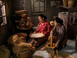 12 Contoh Etika Jawa dalam Kehidupan Sehari-hari, Andhap Asor-Empan Papan