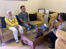 Cerita Detik-detik Pasutri Lompat dari Motor Hindari Truk Mundur di Ciputat