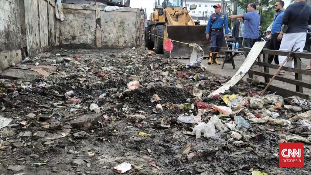 Mahasiswa Geruduk Kantor Walkot Tangsel, Tumpahkan Sampah 2 Truk