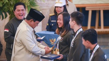 Liputan Olahraga CNN Sport : FOTO: Senyum Bahagia Atlet dan Pelatih Bonus SEA Games Naik Tinggi