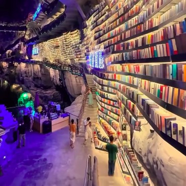 China Hadirkan Perpustakaan Unik di Dalam Gua Raksasa