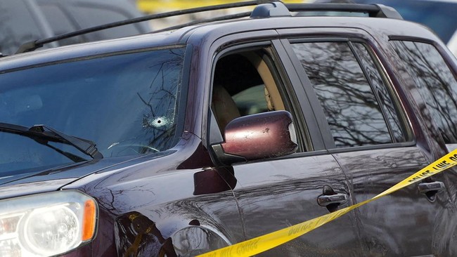 Seorang saksi mengatakan agen ICE menghalangi dokter memberikan pertolongan kepada Renee Nicole Good, wanita yang ditembak oleh petugas ICE di Minneapolis.