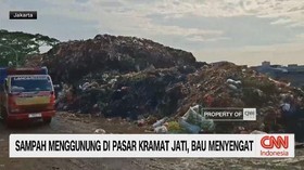 VIDEO: Sampah Menggunung di Pasar Kramat Jati, Bau Menyengat