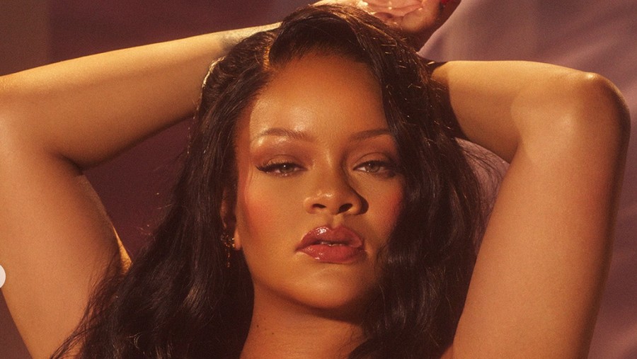Rihanna jadi model Savage x Fenty&period;
