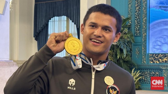 Lifter Indonesia, Rizki Juniansyah, resmi menerima sertifikat Guinness World Record setelah memecahkan dua rekor dunia di SEA Games 2026.