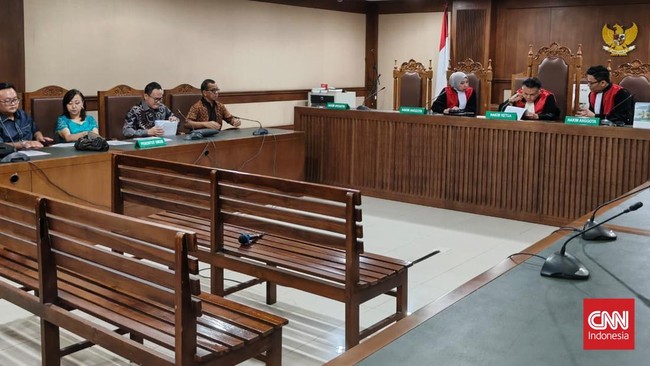 Sidang perdana permohonan PK dari Emirsyah Satar seharusnya digelar di PN Jakpus hari ini, namun ditunda karena dari Kejaksaan Agung tak hadir.