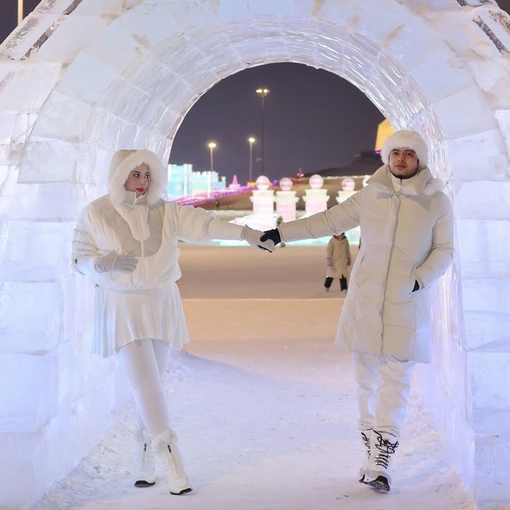 <p>Tasyi secara khusus menuliskan ungkapan perasaannya di ulang tahun pernikahan ke-11 bersama Syech Zaki. Bunda empat anak ini berharap pernikahannya bisa terus langgeng. "<em>Masya Allah, Happy Anniversary</em> sayang. 11 tahun bersama semoga Allah kasih keberkahan dan panjang umur untuk kita, dan bisa langgeng terus Selamanya .. <em>Aminnn</em> Jin Dasim <em>please</em> jangan ganggu kita," ujarnya. (Foto: Instagram @tasyiiathasyia)</p>