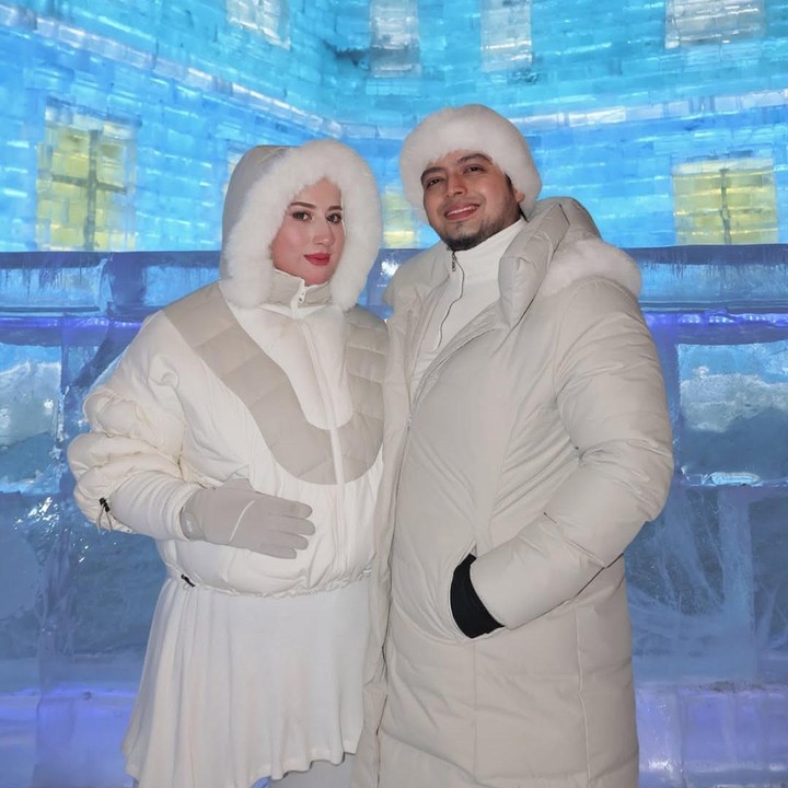 <p>Content creator dan YouTuber Tasyi Athasyia baru saja merayakan ulang tahun pernikahan ke-11 tahun bersama suaminya Syech Zaki. Keduanya resmi menikah pada 4 Januari 2015. Dari pernikahan ini, Tasyi dan suami dikaruniai empat orang anak, Bunda. (Foto: Instagram @tasyiiathasyia)</p>