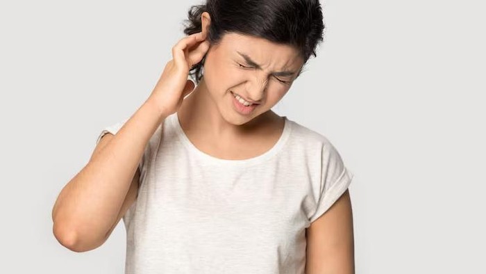 Mengapa saat di Pesawat Telinga Terasa Sakit? Ternyata Ini Jawabannya!