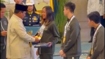 Liputan Olahraga CNN Sport : Momen Prabowo Berikan Bonus Ke Atlet Peraih Medali Sea Games 2025
