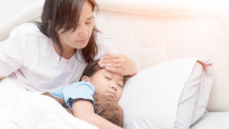 10 Daun yang Bisa Menurunkan Demam Anak Secara Alami dan Cara Mengolah yang Aman