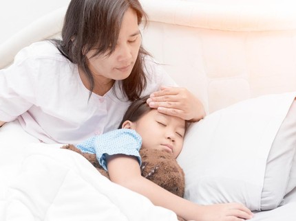 10 Daun yang Bisa Menurunkan Demam Anak Secara Alami dan Cara Mengolah yang Aman