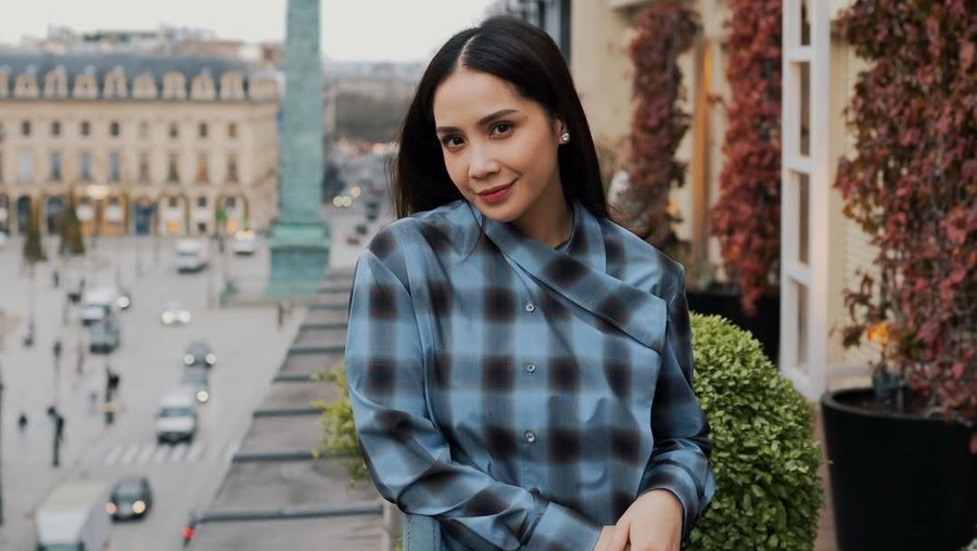 4 Makanan Tak Halal yang Dimakan Nagita Slavina&comma; Terbaru Ramen di Korea