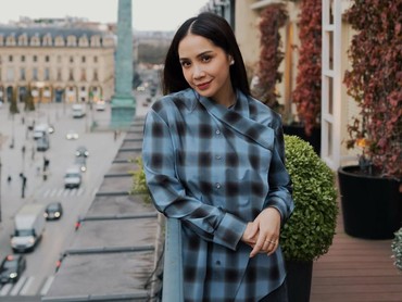 4 Makanan Tak Halal yang Dimakan Nagita Slavina, Terbaru Ramen di Korea