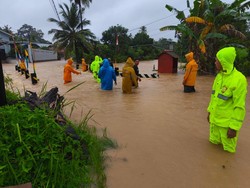 Banjir Rob di Bangka Barat, Jalan hingga Permukiman Warga Terendam