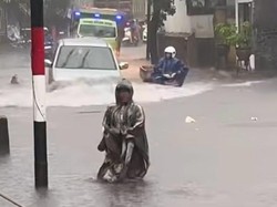 Hujan Landa Karangasem, Jalan Depan Pasar Rakyat Bugbug Banjir