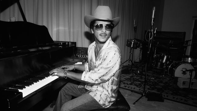 Bruno Mars buru-buru mengklarifikasi setelah rumor dirinya kedapatan menyukai unggahan yang mengejek Taylor Swift.