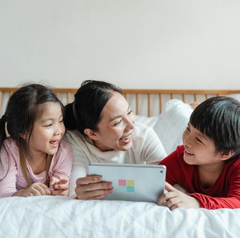 Cara Mengurangi Screen Time Anak agar Kesehatan Fisik dan Mental Terjaga