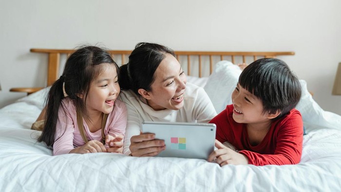 Cara Mengurangi Screen Time Anak agar Kesehatan Fisik dan Mental Terjaga