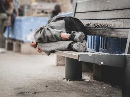 Influencer China Bergaya Glamor, Jadi Korban Penipuan Pacar hingga Menggelendang di Kamboja