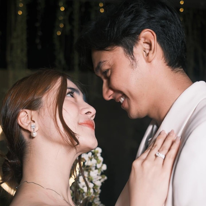 <p>Di akhir <em>postingan</em>, Felicya menuliskan ucapan terima kasih untuk sang suami karena telah membuat pernikahan menjadi menyenangkan. Felicya juga berharap ia dan Hito bisa terus bersama. "Terimakasih ya Poy @hitocaesar udah membuat pernikahan kita menyenangkan! Ditengah suka &amp; duka, aku bersyukur karena kita tetap bersatu, bersepakat &amp; kembali ke kaki Tuhan.. I LOVE U SO MUCH MY FOREVER LOVE! Kita terus bersama, sampe Tuhan Yesus jemput kita di awan-awan <em>and no one left behind</em>. Terus jadi pasangan ku untuk mengerjakan keselamatan yang Tuhan beri dengan takut &amp; gentar ya sayang," ungkap perempuan kelahiran Jakarta ini. (Foto: Instagram @felicyangelista_)</p>