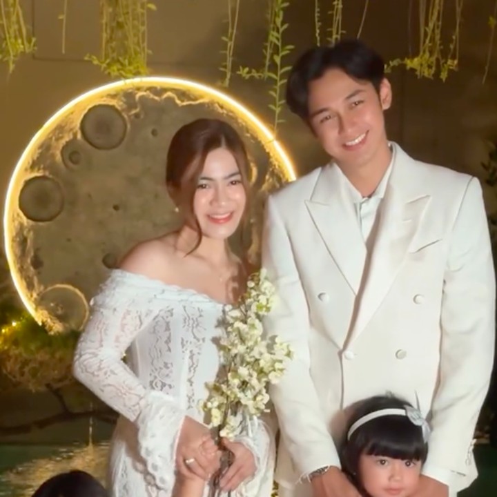 <p>Di unggahan ini, Felicya juga mengungkap tentang perasaannya selama lima tahun membangun rumah tangga dengan Hito Caesar. Perempuan 31 tahun ini merasa telah menemukan pasangan yang cocok sehingga dapat menjalani pernikahan dengan damai. "Pernikahanku memang baru seumur jagung, tapi dalam perjalananku pernikahan itu tidak menakutkan. Yang penting minta jodohnya sama Tuhan. Cari yang bukan cuma mau menua bersama, tapi juga bertumbuh Imannya bersama-sama. Makanya, kita harus melekat sama Tuhan biar kita bisa peka &amp; denger dengan jelas kalo <em>HE/SHE&rsquo;s the one</em>," ungkap Felicya. (Foto: Instagram @felicyangelista_)</p>