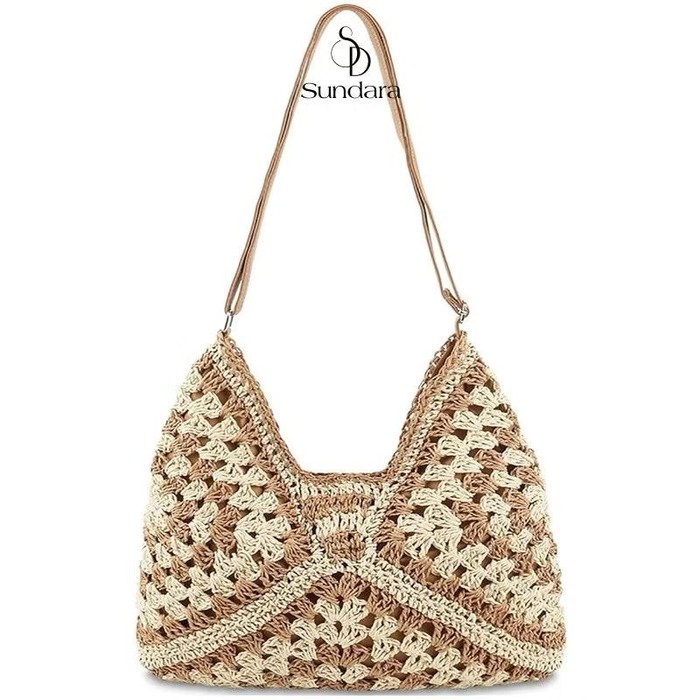 Get The Look inspirasi outfit ke pantai ala Marsha Aruan