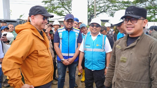 Jasa Marga berkontribusi dalam pemulihan bencana dengan menyerahkan 600 unit Hunian Danantara dan bantuan perlengkapan tidur untuk warga Aceh.