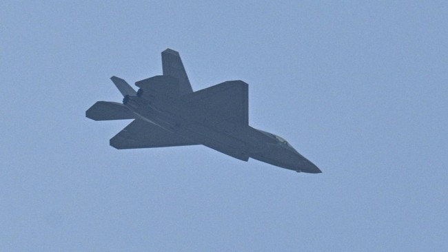 China memamerkan jet tempur siluman terbarunya, J-35, lewat rekaman resmi yang dirilis pabrikan pertahanan negara itu.