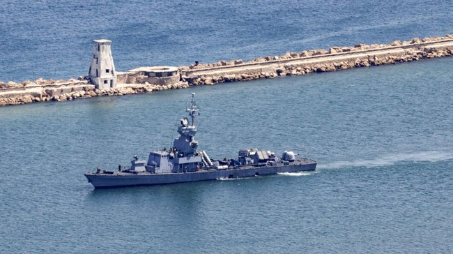 Kapal perang Mesir menjadi sasaran tembakan kapal perang Angkatan Laut Israel setelah memasuki perairan lepas pantai Gaza, pada Kamis (8/1).