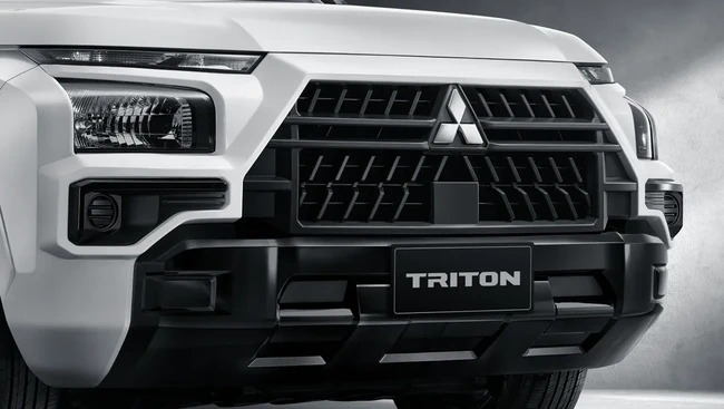 Mitsubishi Triton Streen merupakan varian paling murah yang menggunakan bodi Mega Cab di Thailand.