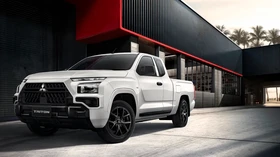 Mitsubishi Triton Street.