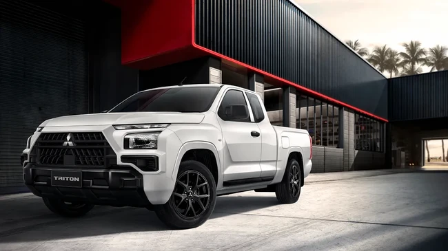 Mitsubishi Triton Street.