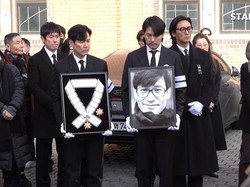 Deretan Aktor Korea yang Hadiri Pemakaman Ahn Sung Ki