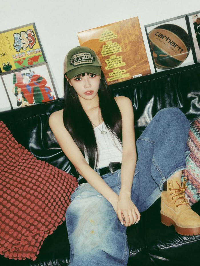 Sebagai agensi yang selalu memberikan kebebasan berkarya, AOMG menggambarkan visi misinya pada potongan profil ketiga Lee Mijoo, Beauties./ Foto: instagram.com/aomgofficial