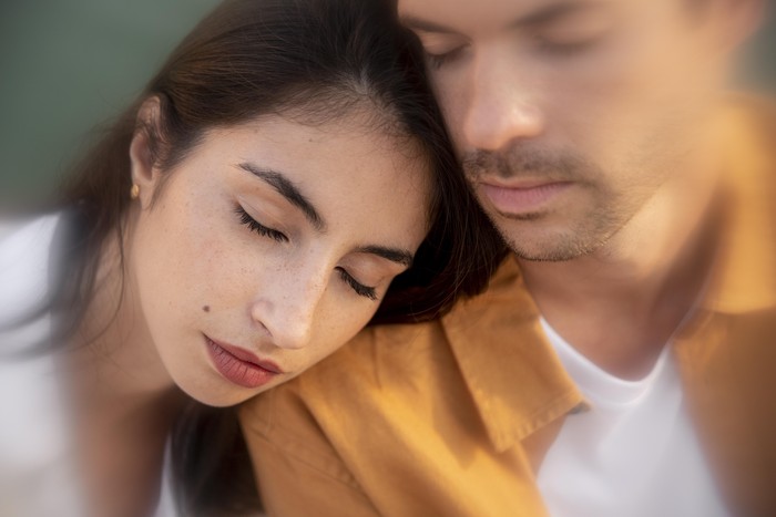 Jika kamu merasa senang ketika pasangan cemburu, ini bukan karena kecocokan atau chemistry, melainkan rasa tidak aman yang muncul.