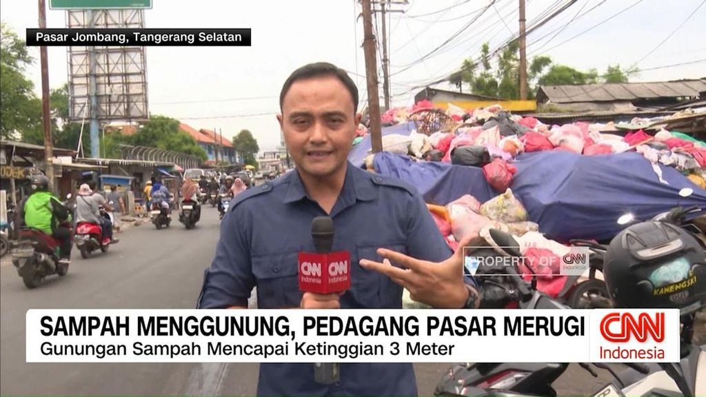 VIDEO: Sampah Menggunung, Pedagang Pasar Merugi
