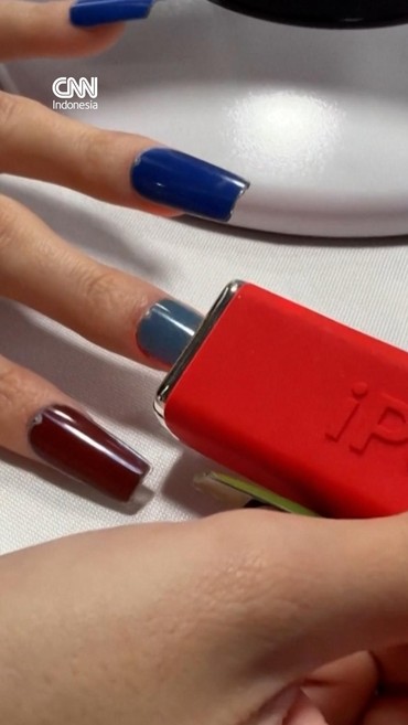 Alat Ini Bisa Ganti Warna Kuku via HP