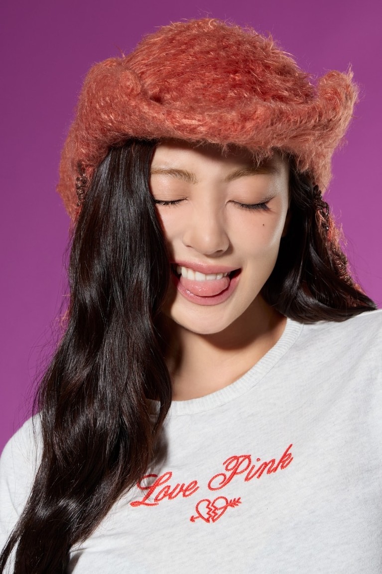 Victoria&rsquo;s Secret resmi menggandeng grup KPop TWICE sebagai model untuk campaign koleksi terbaru VS Pink menjelang Valentine&rsquo;s Day&period;