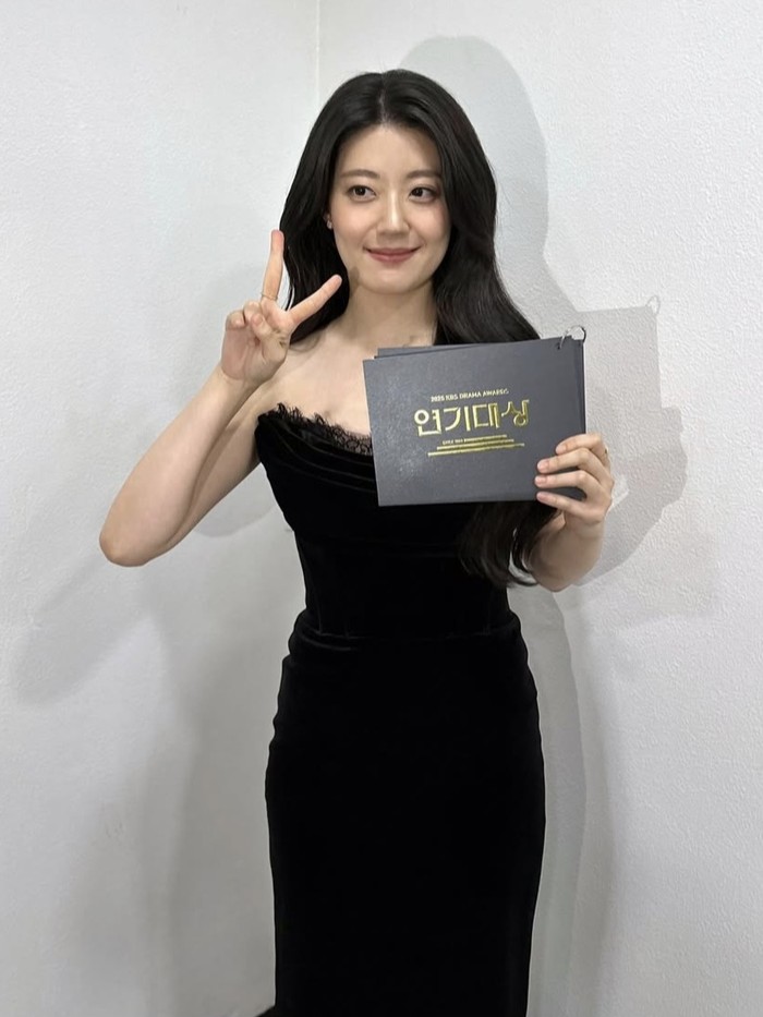 Berakting sejak kecil, kemampuan Nam Ji Hyun tidak perlu diragukan lagi. Aktris satu ini juga sudah membawa pulang banyak piala di penghargaan bergengsi sebagai aktris terbaik./ foto: instagram.com/hyuniiiiiii_95917