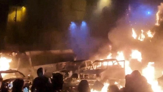 Presiden AS Donald Trump mengeklaim Iran ingin bernegosiasi setelah sebanyak 500 demonstran tewas akibat penindakan aparat di negara tersebut, Minggu (11/1).