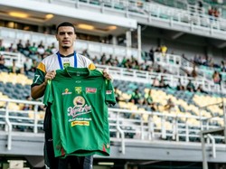 Gustavo Fernandes Diperkenalkan Persebaya di GBT