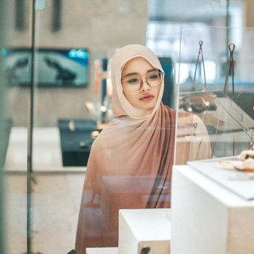 Inara Rusli Ngaku Tak Bisa Komunikasi & Temui Anak di Rumah Virgoun