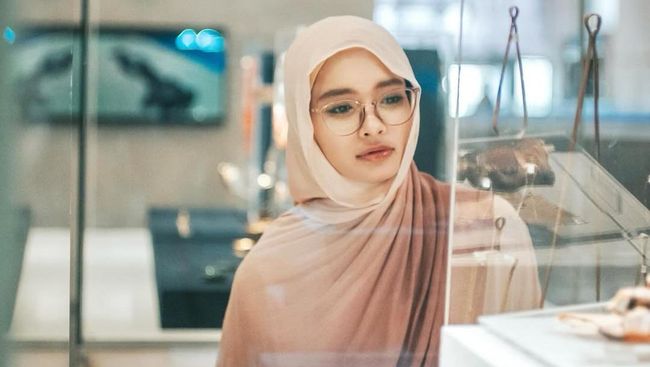 Inara Rusli Ngaku Tak Bisa Komunikasi dan Temui Anak di Rumah Virgoun