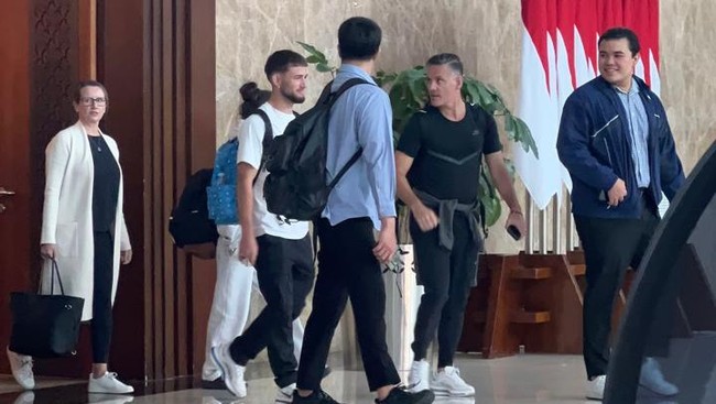 Pelatih Timnas Indonesia, John Herdman, tiba di Jakarta bersama keluarganya. Ia akan diperkenalkan PSSI dan menangani tim hingga Piala Asia 2027.