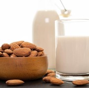 Susu Almond vs. Susu Kedelai, Mana yang Lebih Sehat untuk Tubuh?