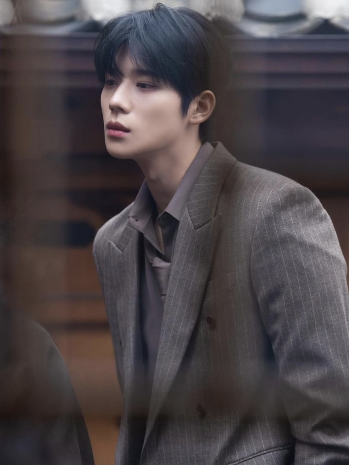 Memiliki tinggi tubuh 190 cm, Moon Sang Min mengawali kariernya sebagai model runway pada tahun 2018, di Fashion Week Sewing Boundaries Collection./ foto: instagram.com/_sangmxn_